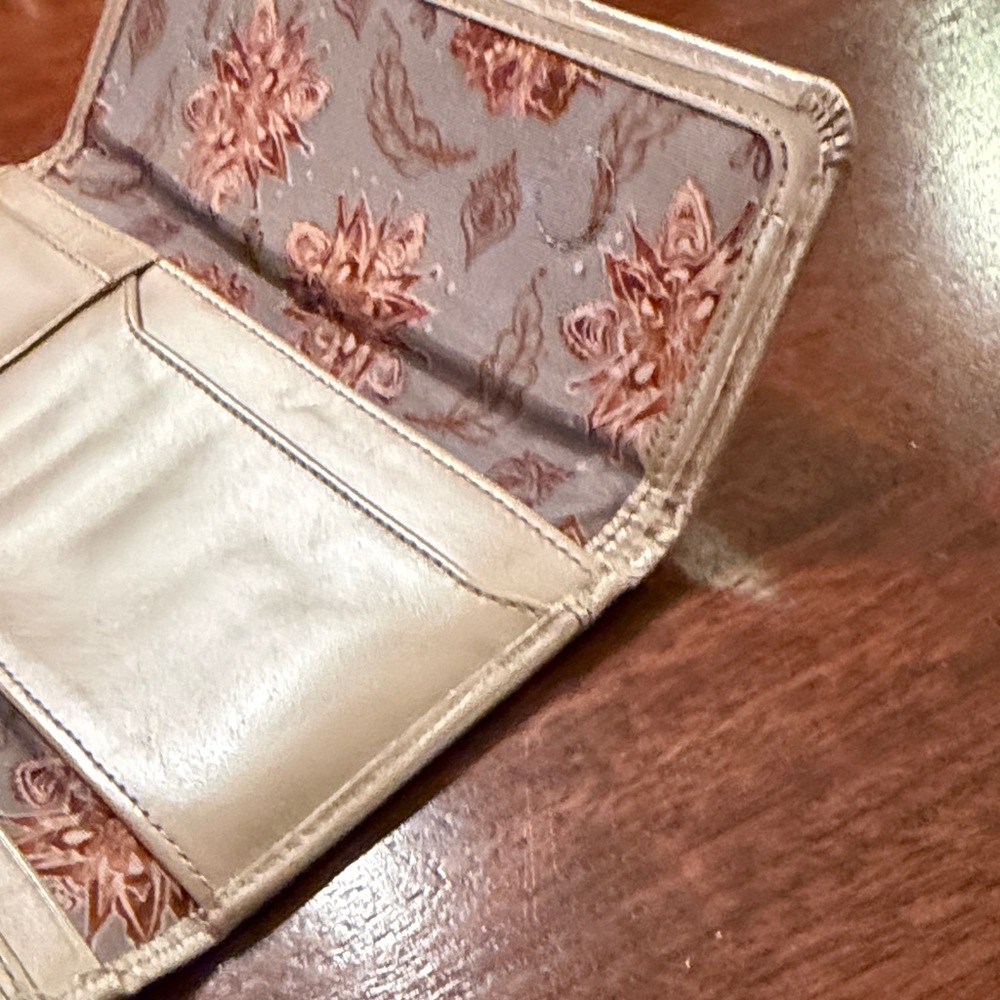 HOBO Gold Metallic Trifold Clutch/Wallet - Picture 15 of 17